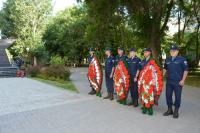 В Астрахани в День памяти и скорби возложили венки к памятникам воинской славы
