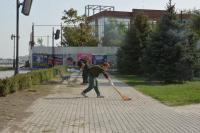 На набережной реки Волги помыли променад и лестницы