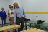 В Астрахани опиливают ветки для обеспечения видимости знаков у школ