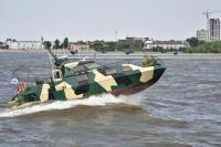 Морской парад в Санкт-Петербурге открыл корабль Каспийской флотилии