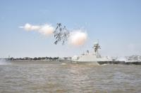 Морской парад в Санкт-Петербурге открыл корабль Каспийской флотилии