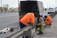 Астраханские коммунальщики приводят в порядок мосты и каналы