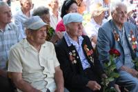 200 белых журавликов взмыли сегодня над Аллеей Воинской славы