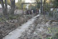 Муниципалитет по просьбам жителей благоустраивает тротуар на улице Немова