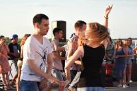 В Астрахани отметили День молодежи танцевальным флешмобом и граффити-батлом