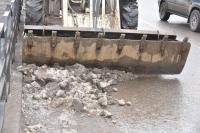 Уборка города не прекращается в выходные