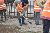 Уборка города не прекращается в выходные