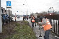 Уборка города не прекращается в выходные