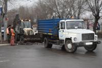 Уборка города не прекращается в выходные