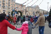 У центральной городской ёлки прошел праздник для детей и взрослых