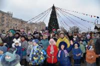 У центральной городской ёлки прошел праздник для детей и взрослых