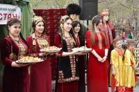 Олег Полумордвинов поздравил астраханцев с праздником Наурыз