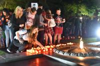 У мемориала «Вечный огонь» прошла ночная акция «Свеча памяти»