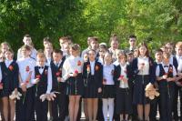 В астраханской школе открыли памятный знак «Дети войны»