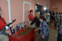 В школе 64 установили парту Героев