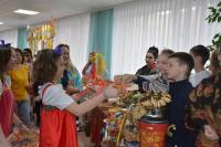 В астраханских школах отметили Масленицу