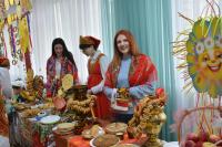 В астраханских школах отметили Масленицу