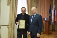 Олег Полумордвинов наградил представителей национальных сообществ