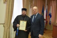 Олег Полумордвинов наградил представителей национальных сообществ