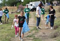 В микрорайоне X лет Октября сегодня прошел субботник