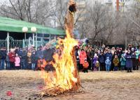 Зиму проводили с огоньком