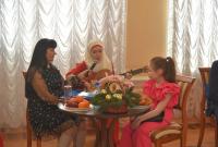 Олег Полумордвинов поздравил межнациональные семьи с предстоящими праздниками