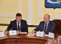 Олег Полумордвинов подписал соглашение с директором Высшей школы госуправления РАНХиГС