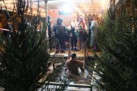 Свыше 1100 астраханцев окунулись ночью в крещенские купели