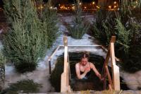 Свыше 1100 астраханцев окунулись ночью в крещенские купели