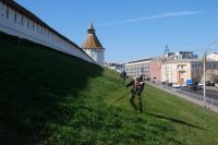 Откосы Астраханского кремля готовят к теплому времени года