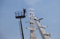 В Астрахани красят памятник «Журавли»