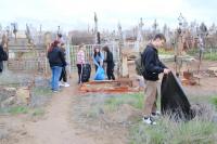 В Астрахани продолжается акция «Очистим историческую память от мусора»