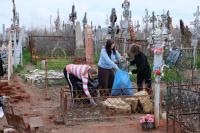 В Астрахани продолжается акция «Очистим историческую память от мусора»