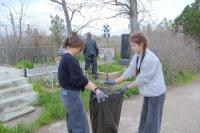 В Астрахани продолжается акция «Очистим историческую память от мусора»