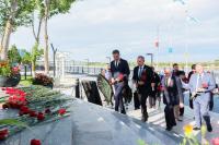 В Астрахани прошли торжественные церемонии возложения венков