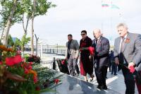 В Астрахани прошли торжественные церемонии возложения венков