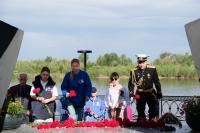 В Астрахани прошли торжественные церемонии возложения венков