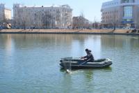 В Астрахани после зимы зачистили акваторию Лебединого озера