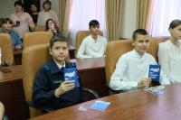 Тридцать астраханских школьников получили паспорта в День Конституции России