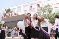 В Астрахани для почти восьми тысяч выпускников прозвучал последний звонок