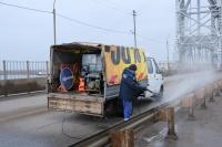 В Астрахани моют Старый мост