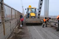 В Астрахани моют Старый мост