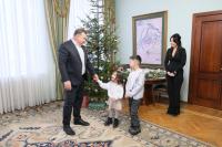 Глава Астрахани Игорь Редькин принял участие в «Елке желаний»