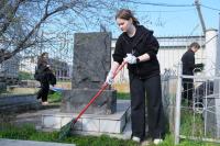 В Астрахани приводят в порядок места захоронения ветеранов Великой Отечественной войны