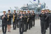 У памятника погибшим кораблям установили памятные плиты.