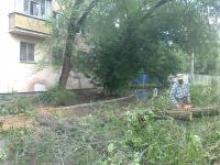 Коммунальным отделом администрации Ленинского района в период с 07.06.2016 по 16.06.2016 организованы мероприятия по удалению дождевой воды с улиц Ленинского района и уходные работы за зелеными насаждениями.