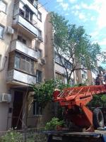 Администрация Ленинского района продолжает работы по санитарной уборке территории района.