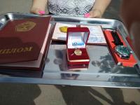 Председатель наблюдательного совета Фонда содействия реформированию ЖКХ - Сергей Степашин вручил знак отличия «Знак качества ЖКХ» председателю ТСН «Новинка»  Константину  Марисову