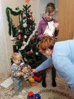 Сотрудники администрации Ленинского района г. Астрахани в преддверии Нового года организовали благотворительную акцию «Праздник к нам приходит»