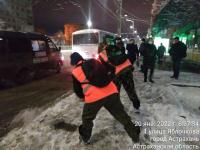 Коммунальные службы продолжают очищать город от снега